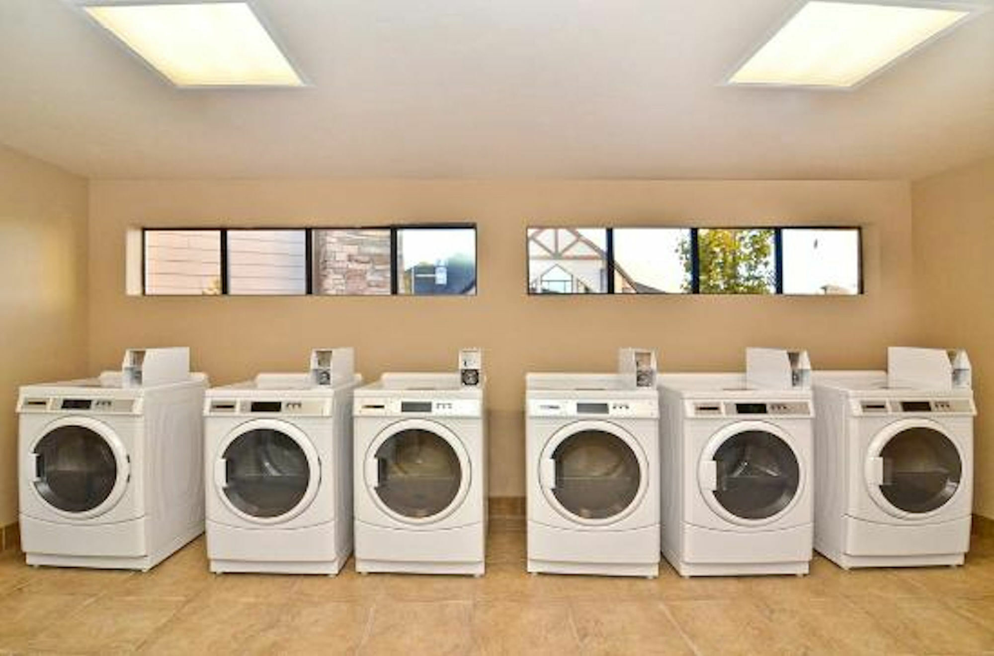 Altitude On Montville Exterior foto Laundry facilities at the University of Washington